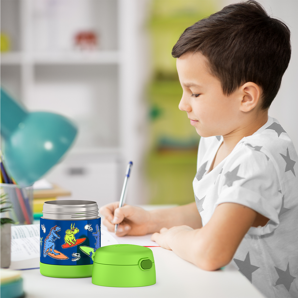 f3105dn_daringdinos_10ozfoodjar_boys_lifestyle_pdp_369ab6a1-ce93-48e2-9b73-fd293c0d22f6.png
