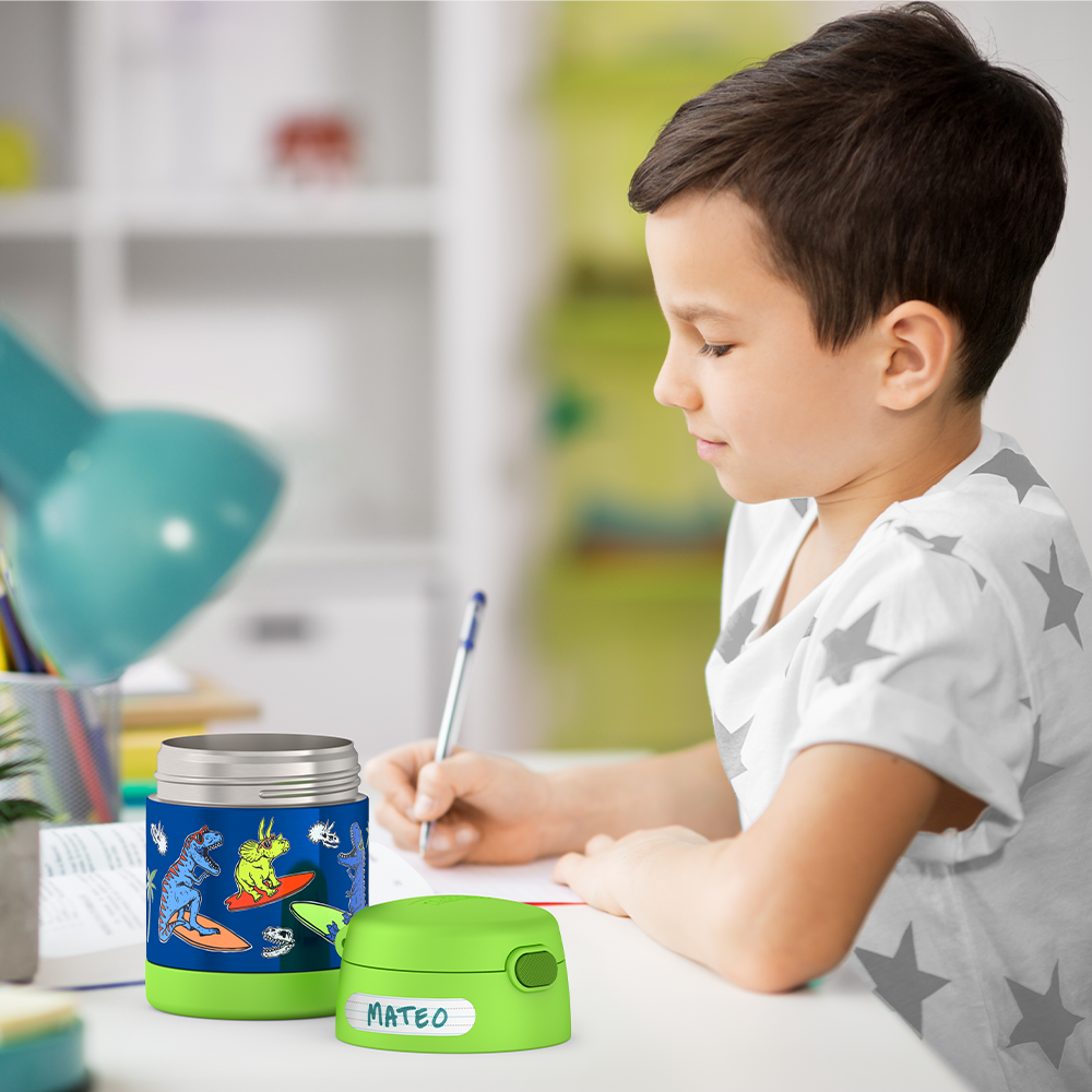 f3105dn_daringdinos_10ozfoodjar_boys_lifestyle_wlabel_pdp_844ba387-fd0e-49c6-ba22-c3d3183b7838.png