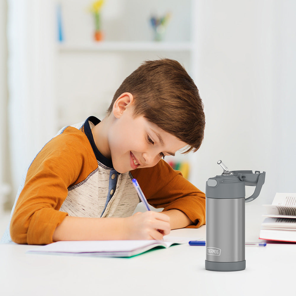 f4100ch_bottle_charcoal_lifestyle_1000x1000px_pdp.jpg
