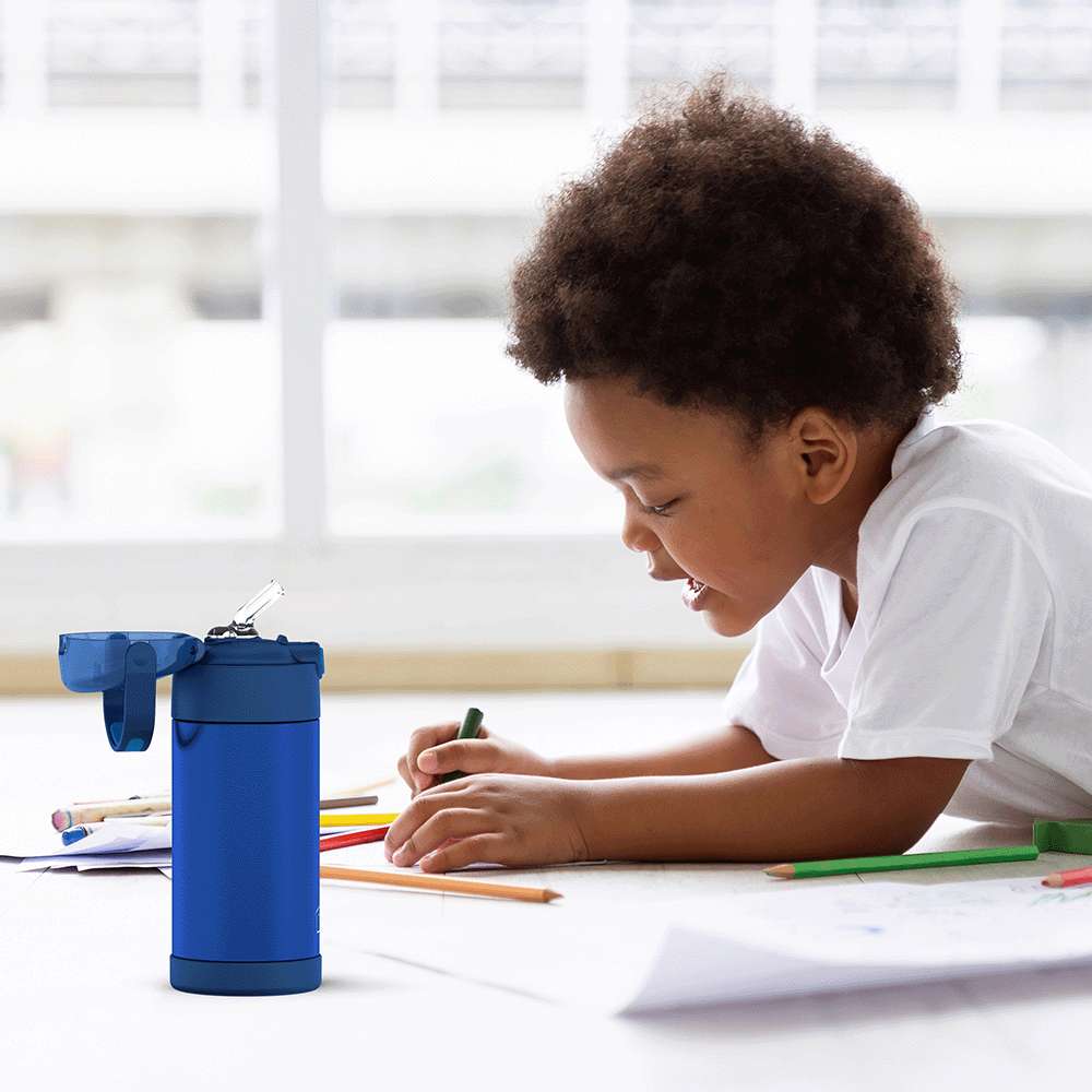 f4104ny_navy_12ozbottle_prek_boys_lifestyle_r1_pdp_7e598396-eb10-4202-a8bf-fa6f02f11e01.png