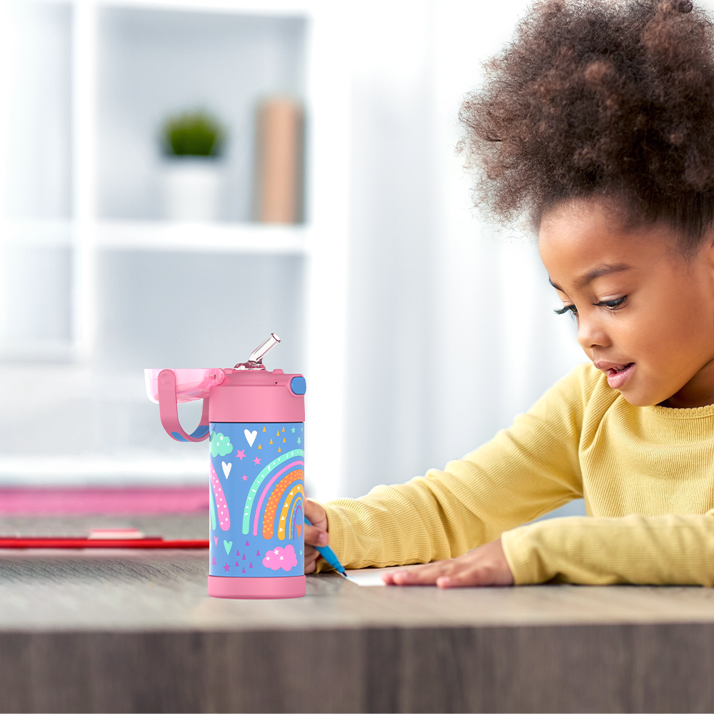 f4105ra_rainbowdreams_12ozbottle_lifestyle_prek_girls_pdp.png